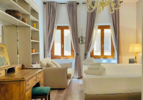 Santa Maria Novella apt, Florence